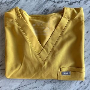 FIGS LIMITED EDITION LEON TOP IN LIGHT GOLD SIZE LARGE